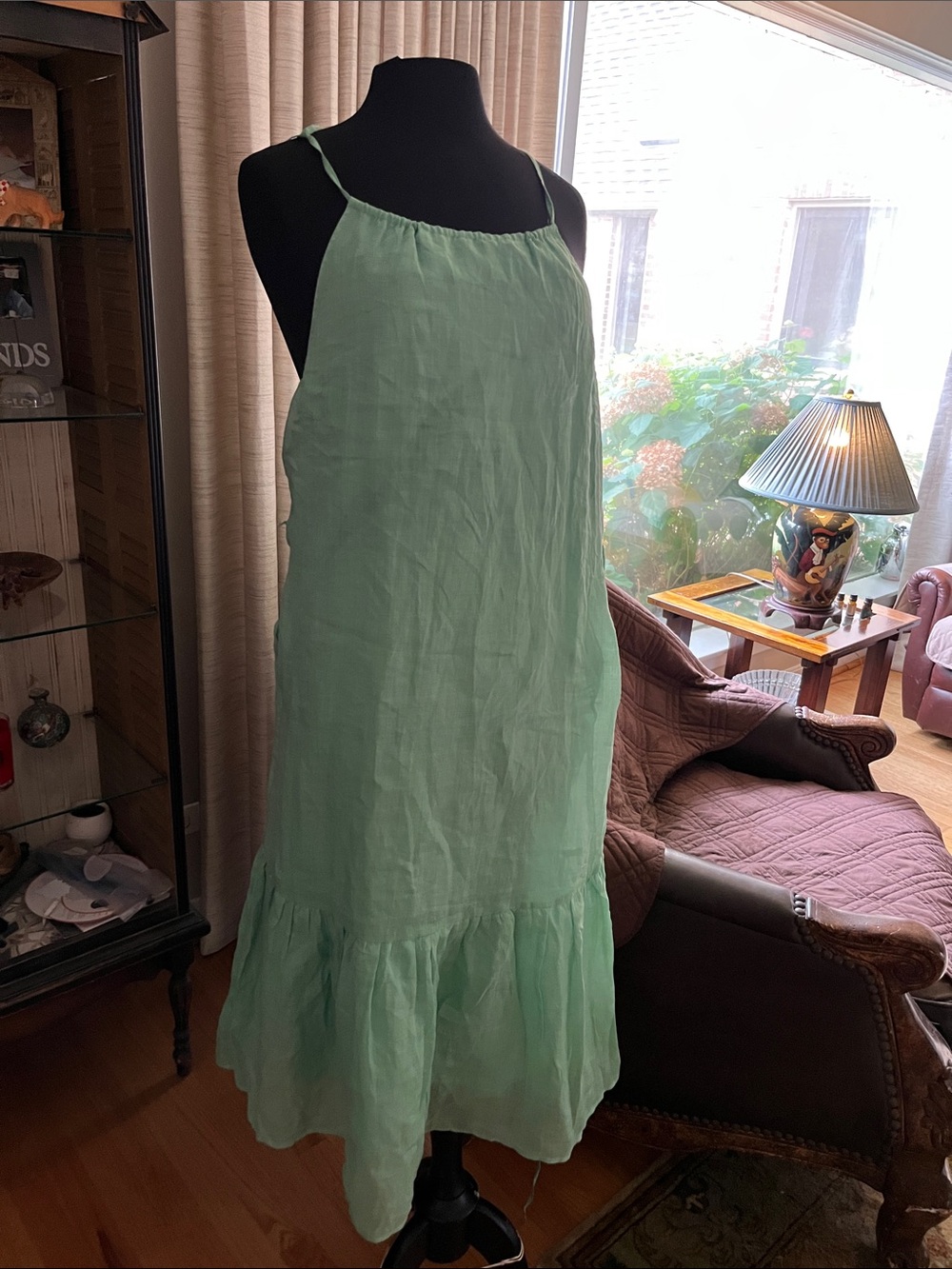 Light green linen midi dress with toes.  New!      Size small petit -